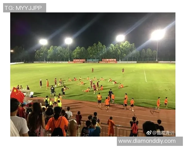 球迷为梦想疯狂！一群球迷为支持偶像疯狂加班加点制作加油板！